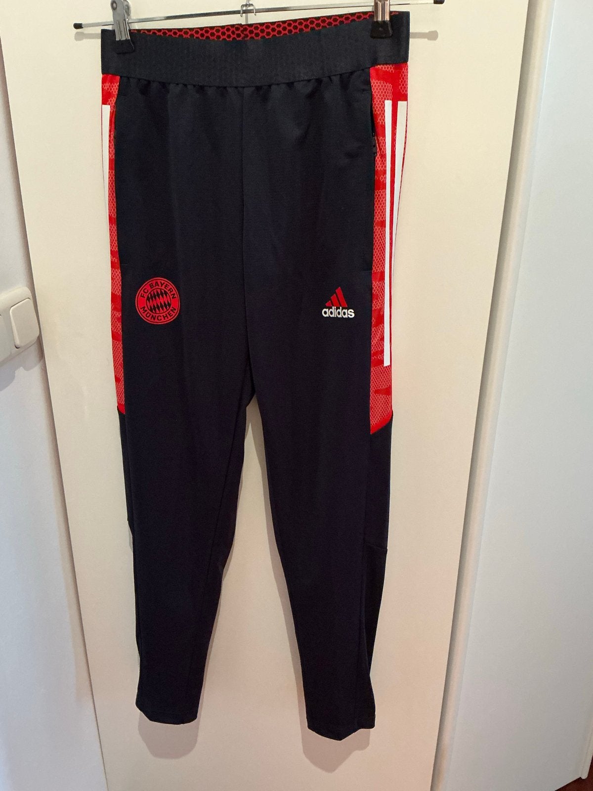 Adidas FC Bayern München trainingsbroek Primeblue S, Maat S, Ophalen of Verzenden, Zo goed als nieuw, Broek
