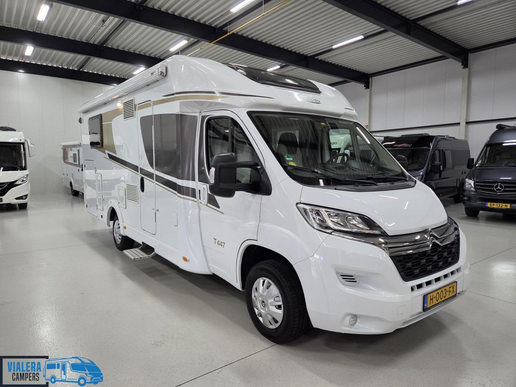 Carado T447 * Stahoogte 210cm * lengtebedden* Nette camper, 7 tot 8 meter, Bedrijf, Tot en met 3, Half-integraal