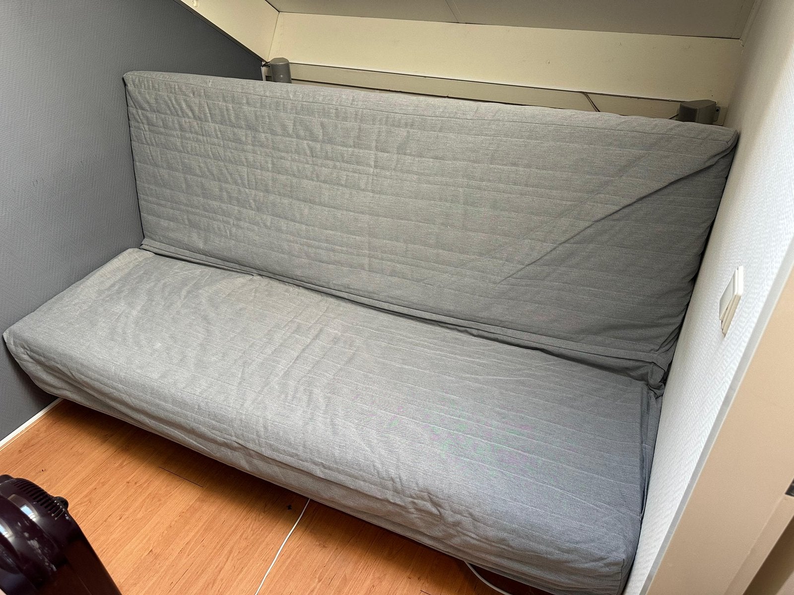 GRATIS! Zgan grijze slaapbank 1.40 x 2.00 m weinig gebruikt, Ophalen, Tweepersoons, 140 cm, Zo goed als nieuw
