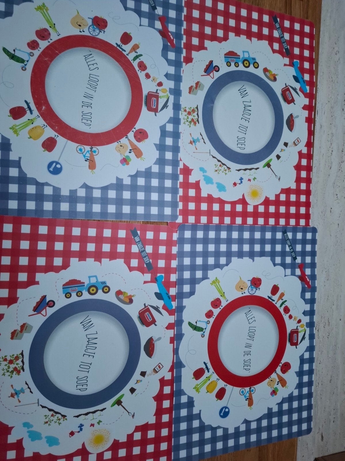 4 placemats voor kinderen - gebruikt, maar nog goed, Kunststof, Ophalen of Verzenden, Rood, Overige typen