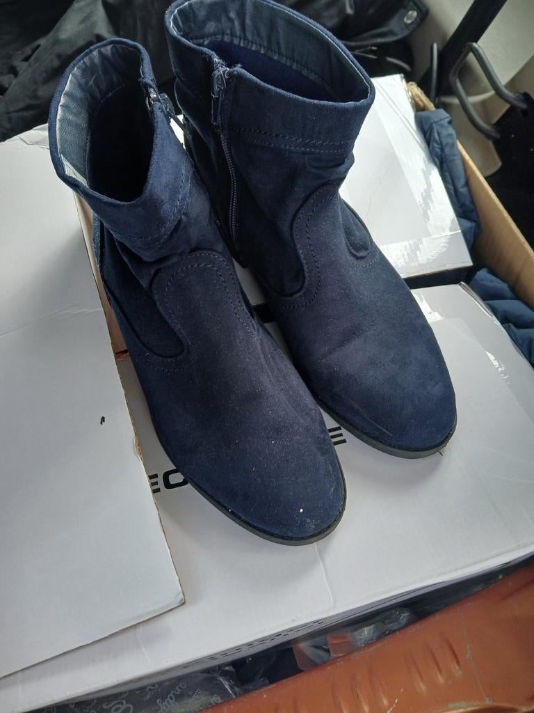 Donkerblauwe enkellaarsjes maat 39, Kleding | Dames, Schoenen, Ophalen of Verzenden, Gedragen, Blauw, Lage of Enkellaarzen