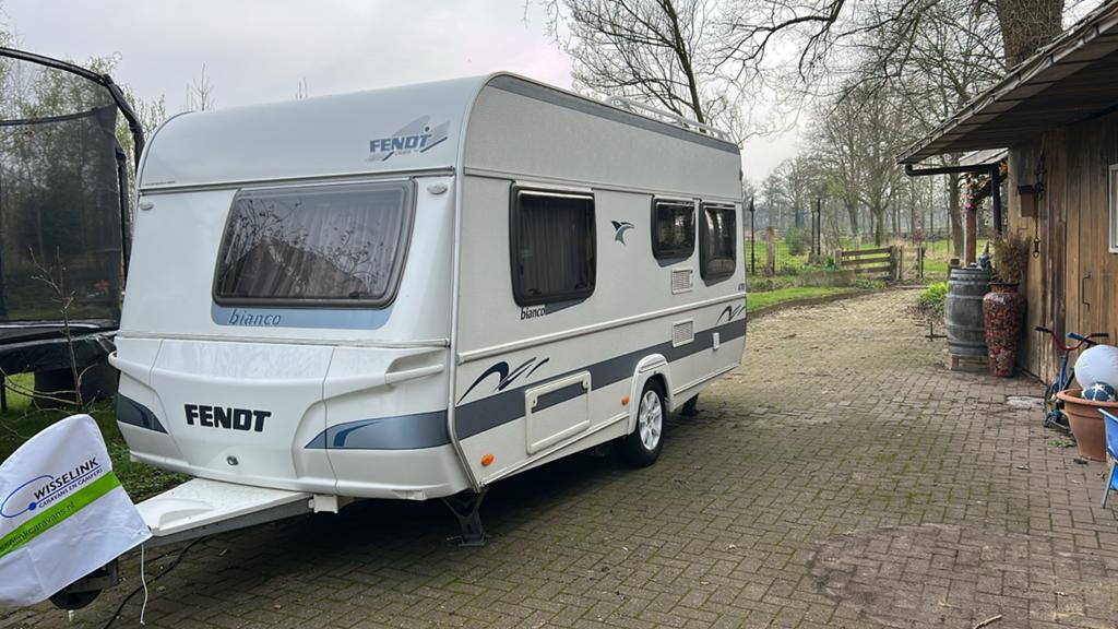 Fendt Bianco 470 TFB (mover, rondzit, fietsenrek, frans bed), Caravans en Kamperen, Caravans, Rondzit, Frans bed, Luifel, Particulier