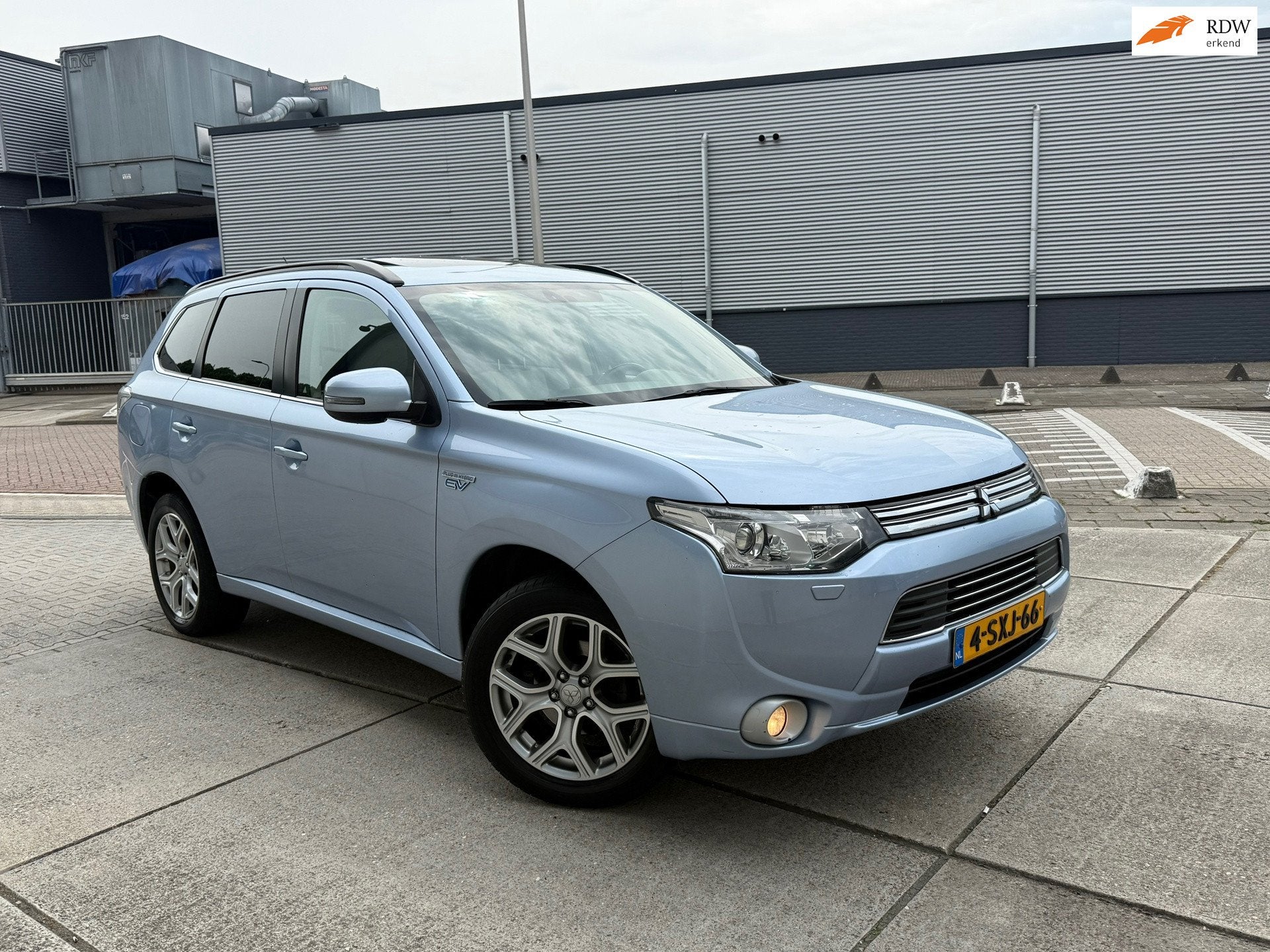Mitsubishi Outlander 2.0 PHEV Instyle DAK AUTOMAAT APK LEER, Outlander, 4 cilinders, Blauw, Hybride Elektrisch/Benzine