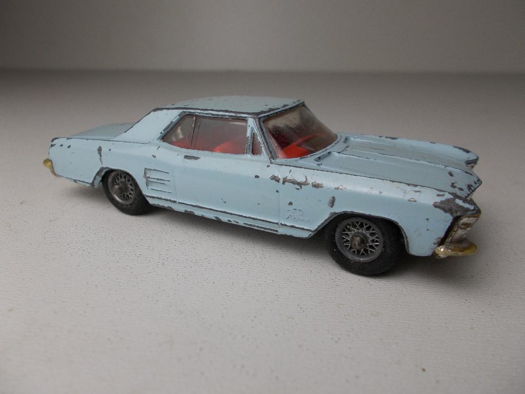 1964 Corgi Toys 245 BUICK RIVIERA + "TRANS O LITE". (-A-)