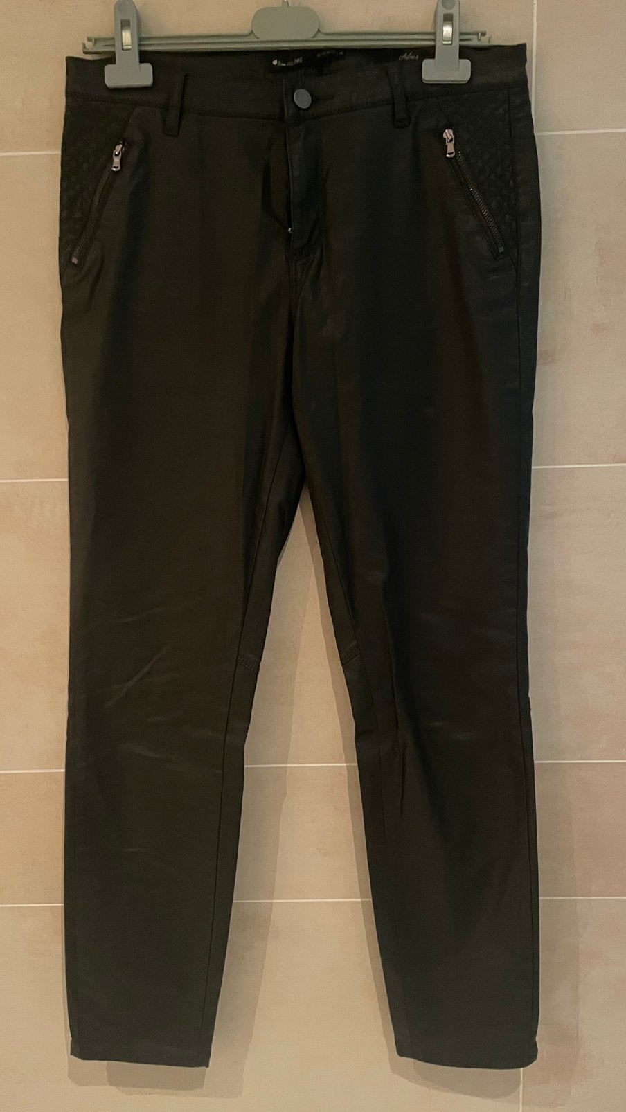 ROSNER groene dames pantalon Leer look. Leuke details. Maat, Verzenden, Zo goed als nieuw, Groen, Lang