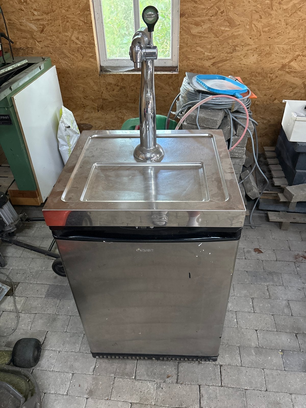 Exquisit Bierkoelkast met Tapkraan - Perfect voor Feestjes!, Witgoed en Apparatuur, 85 tot 120 cm, 100 tot 150 liter, Ophalen of Verzenden