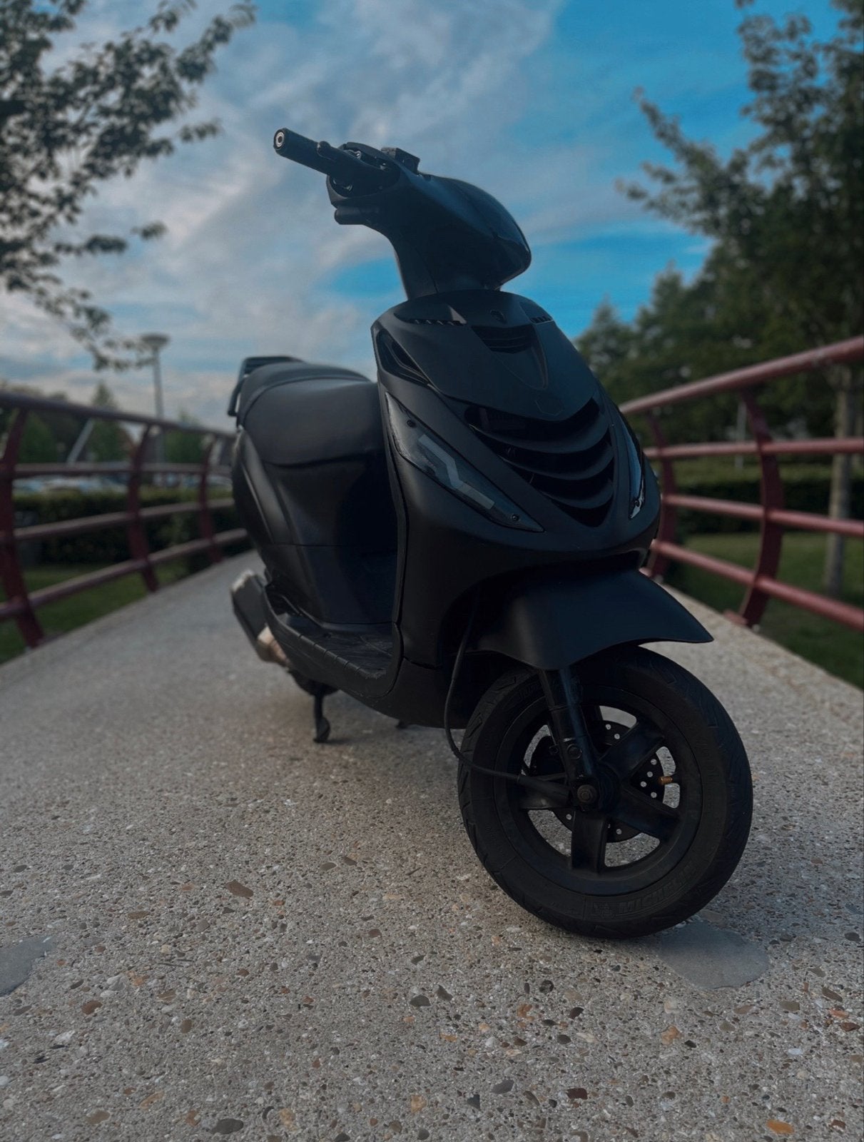 Piaggio Zip 2000 - Mat Zwart, Sportieve Uitlaat, Fietsen en Brommers, Ophalen, Gebruikt, Benzine, Piaggio