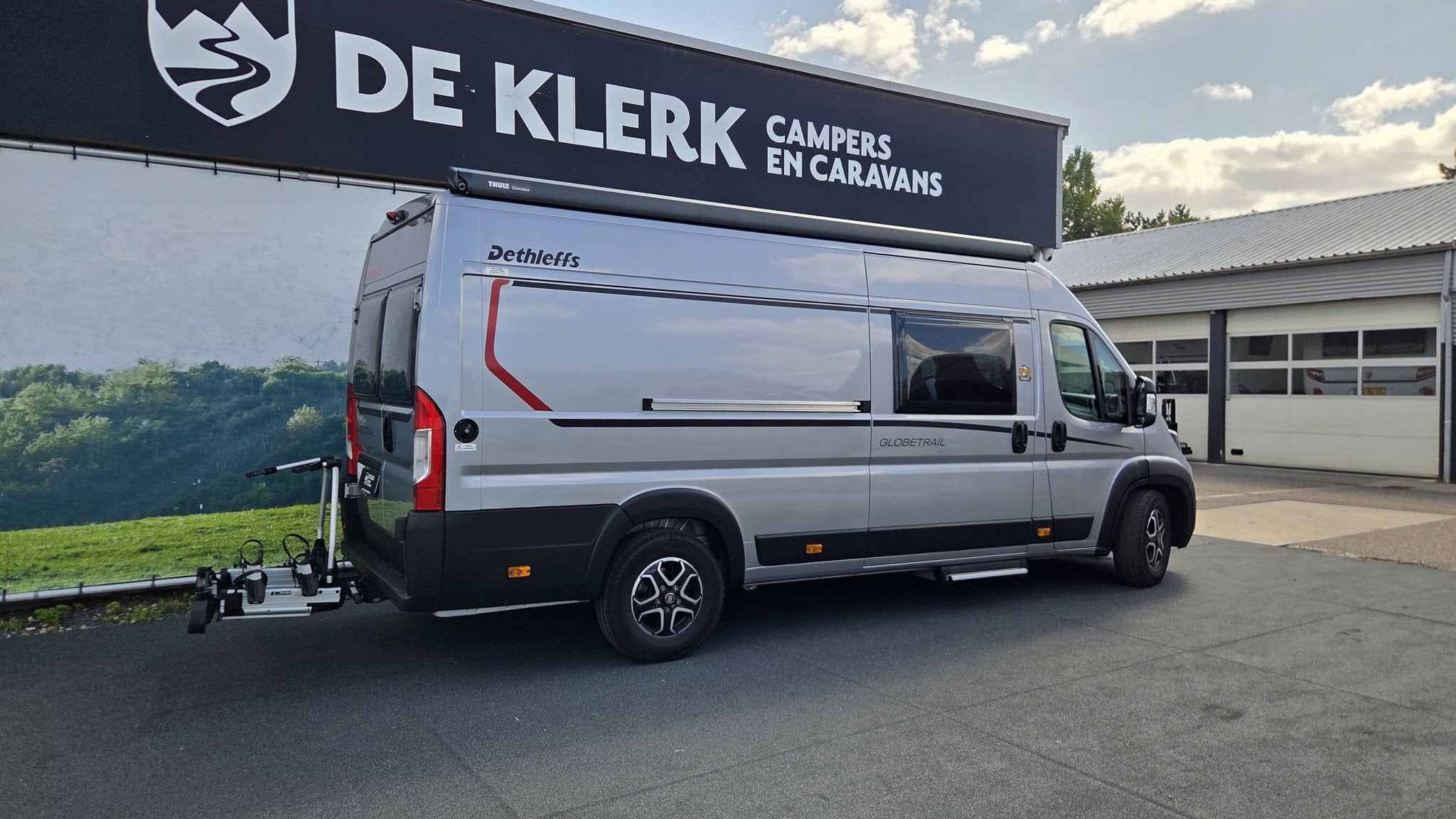 Dethleffs Globetrail 640 EK verwacht (bj 2024), Caravans en Kamperen, Automaat, Buscamper of Camperbus, Tot en met 2, 6 tot 7 meter