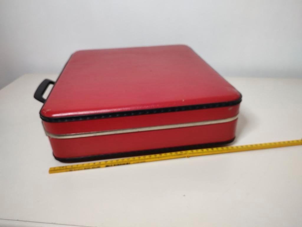 K657 VINTAGE stewardesskoffer rood in in goede staat, Overige materialen, Gebruikt, Onbekend, Minder dan 50 cm