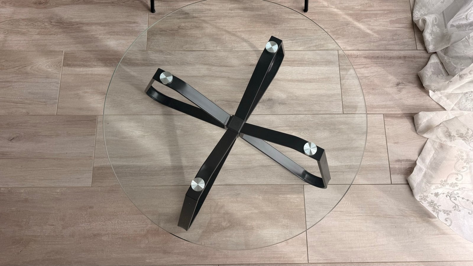 Modern Round Glass Coffee Table – Black Metal Frame, Huis en Inrichting, Ophalen, Gebruikt, Rond, 50 tot 100 cm