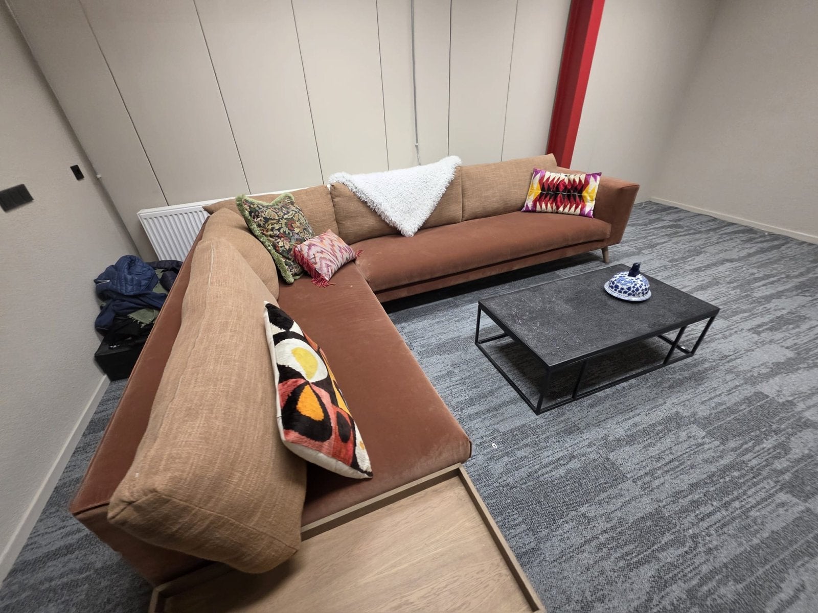 Comfortabele hoekbank met lichte beschadiging, 250 tot 300 cm, Gebruikt, 100 tot 125 cm, Hoekbank