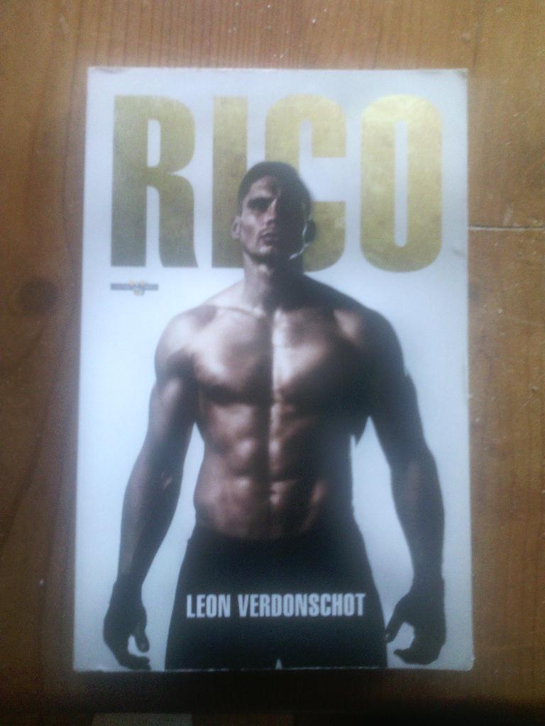 sportboek- RICO ( Verhoeven ) - Kickboksen ), Ophalen of Verzenden, Zo goed als nieuw, Vechtsport