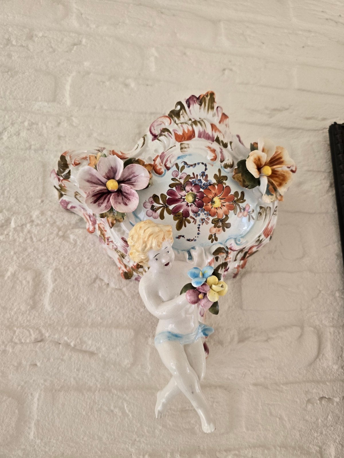 Antieke wanddecoratie met cherubijn en bloemen, Ophalen of Verzenden