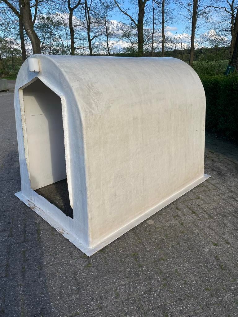 Polyester kalverhutje /kalveriglo zonder hekwerk/deurtje, Ophalen