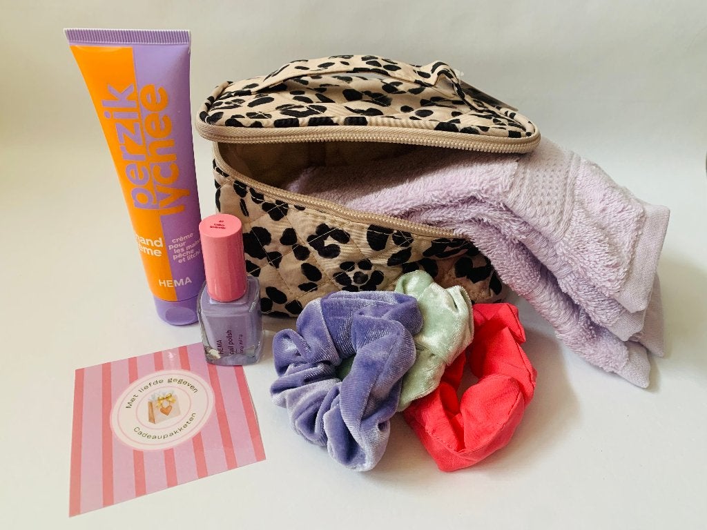 Cadeaupakket vrouw toilettas nagellak handcrème verwenpakket, Ophalen of Verzenden, Nieuw, Bodylotion, Crème of Olie