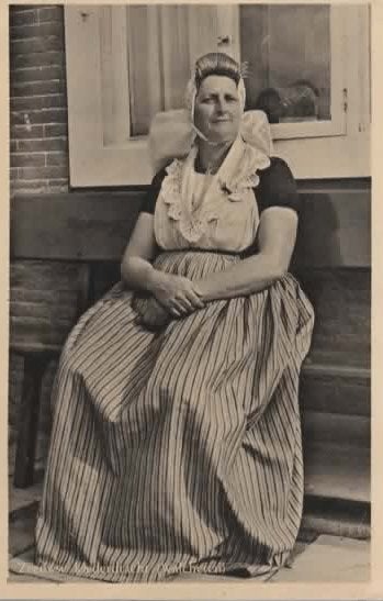 Zeeland Walcheren vrouw in klederdracht, Verzenden, 1940 tot 1960, Gelopen, Zeeland