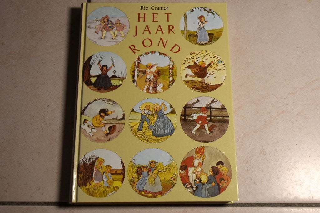 Het Jaar Rond / Rie Cramer Tekeningen en versjes, Boeken, Fictie algemeen, Jongen of Meisje, Ophalen of Verzenden, Zo goed als nieuw
