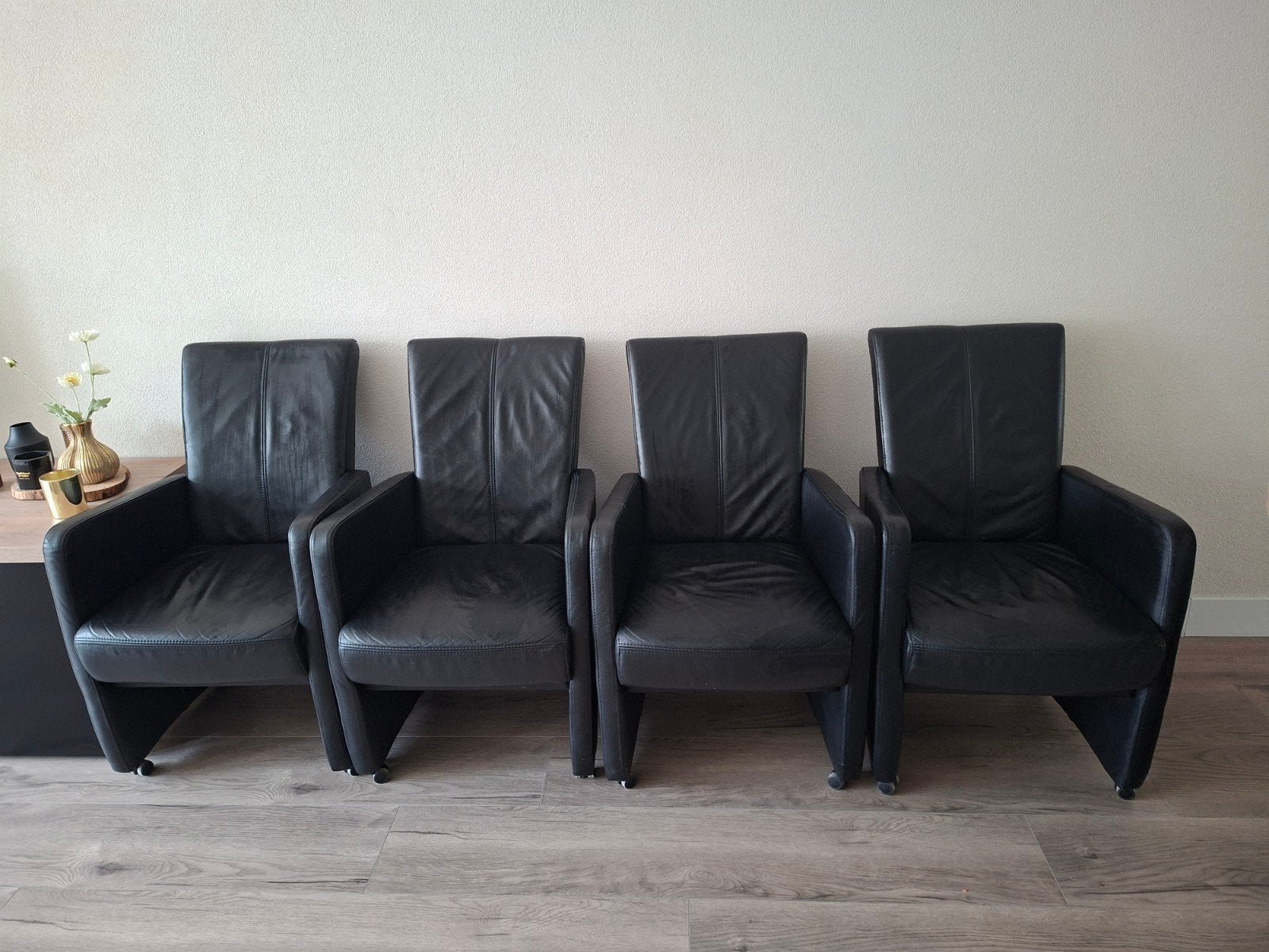 Gratis 4 eetkamer stoelen van leer., Huis en Inrichting, Fauteuils, Ophalen, Gebruikt, Minder dan 75 cm, Leer