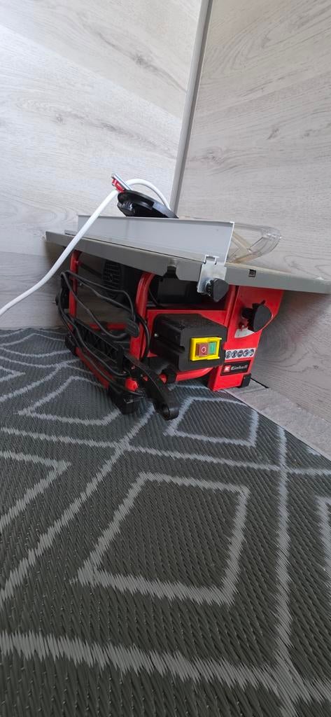 Table saw einhell used one time 90€, Ophalen, Zo goed als nieuw, Cirkelzaag, Bosch en Einhell.
