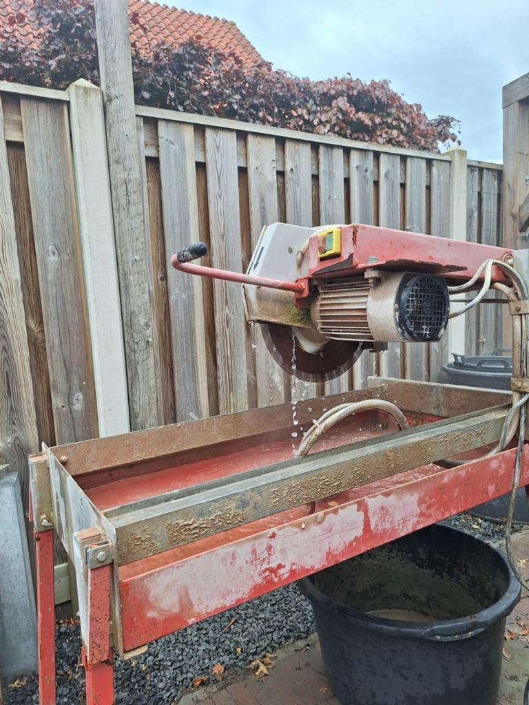 Gebruikte zware stenen zaagtafel met nieuw zaagblad, Ophalen, Gebruikt, Cirkelzaag, 70 mm of meer