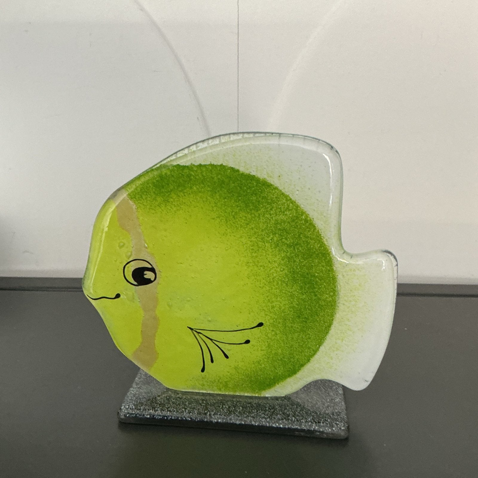 Glazen vis sculptuur op sokkel - Groen, Glas, Minder dan 20 cm, Ophalen of Verzenden, Handgemaakt