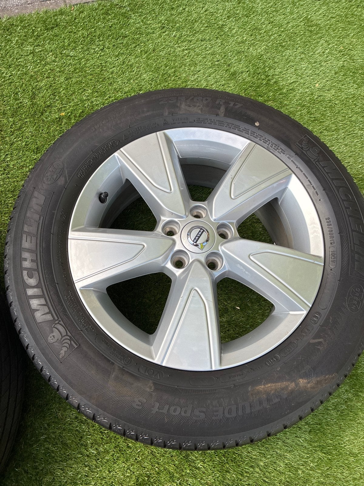 4x Volvo 17 inch velgen met Michelin Latitude Sport 3 banden, Ophalen, Gebruikt, Banden en Velgen, 17 inch