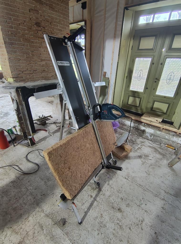 Te huur Isolatiezaag Iso-Cut Isolatiesnijsysteem, Doe-het-zelf en Verbouw, Gereedschap | Zaagmachines, Ophalen, 70 mm of meer