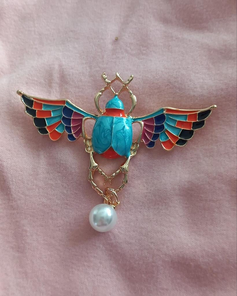 Kleurrijke broche met kever en parel, Overige materialen, Blauw, Nieuw, Ophalen of Verzenden
