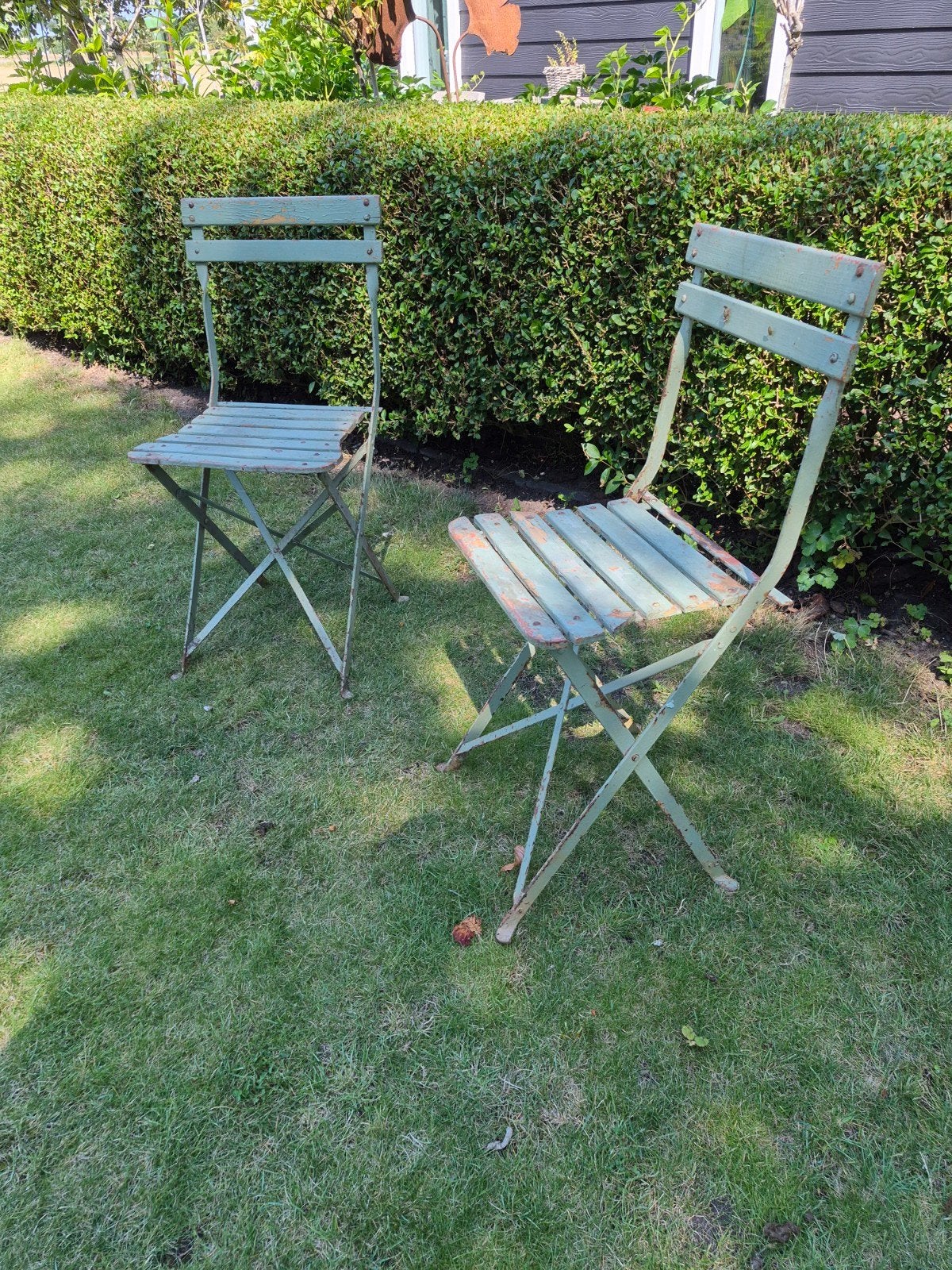 2 prachtige vintage Franse bistro klapstoelen – hout & staal, Tuin en Terras, Tuinstoelen, Ophalen of Verzenden