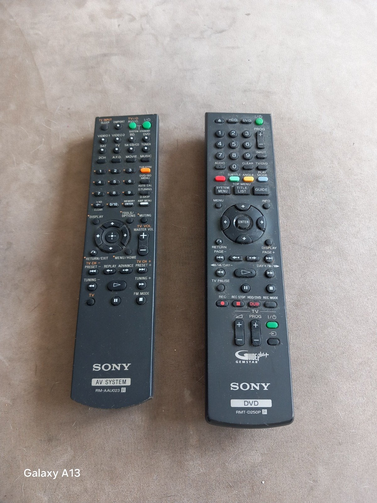 Sony afstandsbedieningen (2 stuks) - RM-AAU023 & RMT-D250P, Ophalen of Verzenden, Gebruikt, Origineel, Dvd