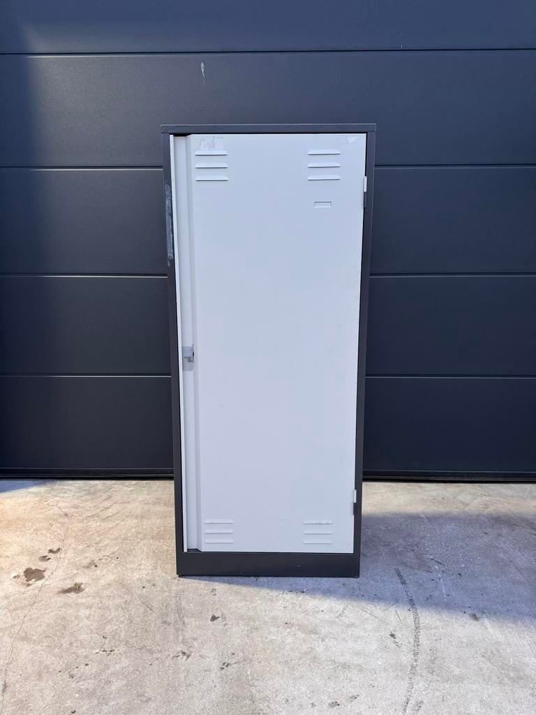 Partij stalen kasten 60st locker archiefkast kluisje, Ophalen, Zo goed als nieuw