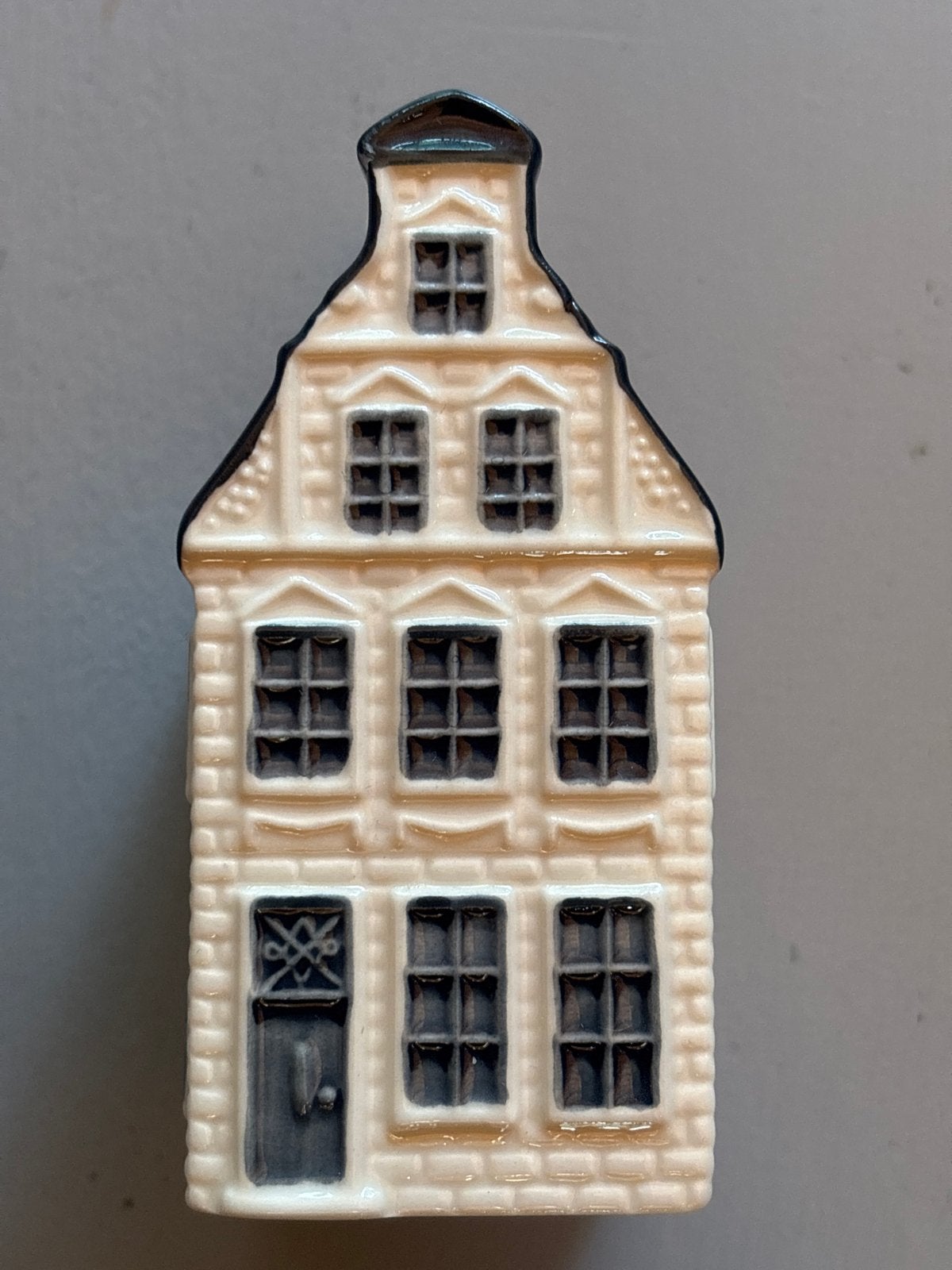 KLM Huisje 51 Bols Jenever Delfts Blauw 2018, Ophalen of Verzenden, Zo goed als nieuw, Porselein, Beeldje(s)