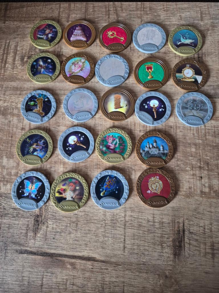 23 Symbolica MuntenVaste prijs€15euro, Verzenden, Nieuw, Button of Speldje