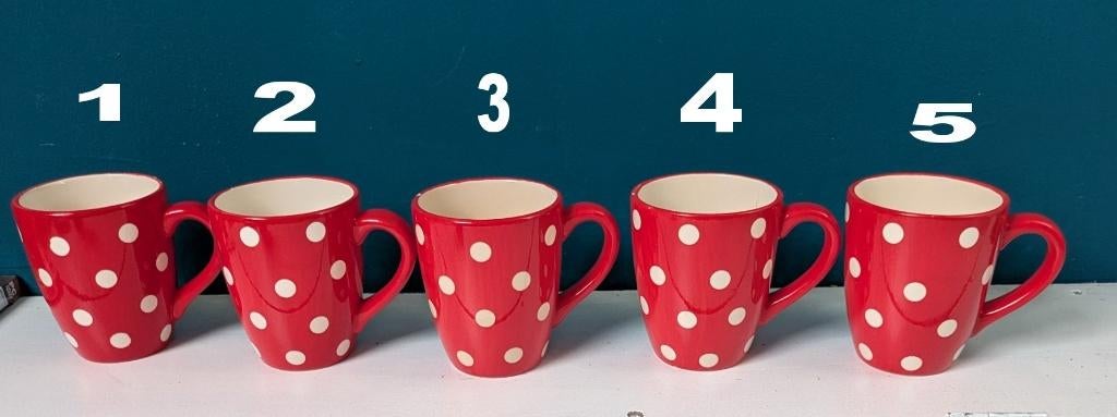 5x Rood met witte stippen bekers polkadot licht beschadigd, Gebruikt, Keramiek, Ophalen of Verzenden, Overige stijlen