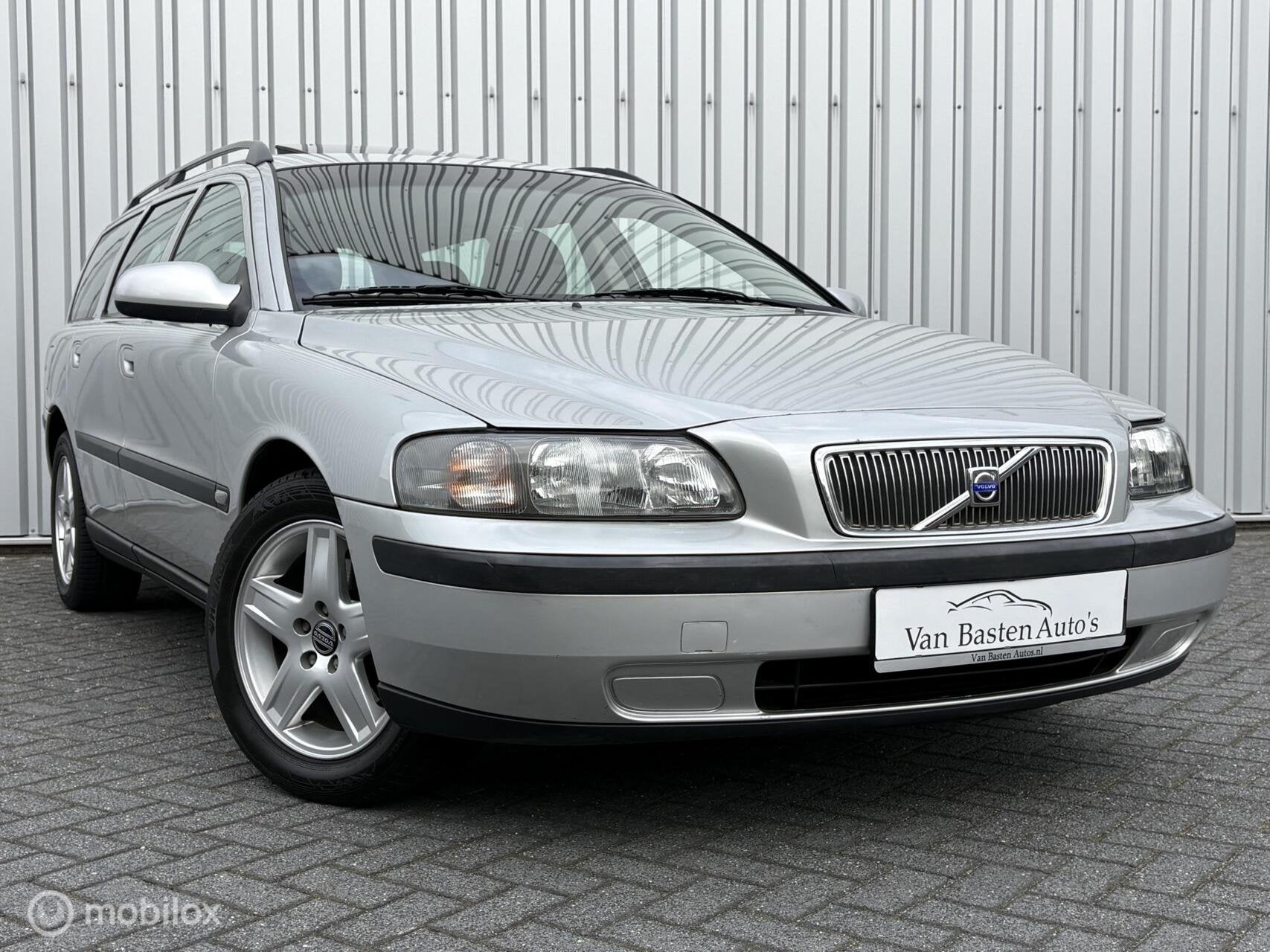 Volvo V70 2.4 Comfort | Leder | Schuifdak | Youngtimer | 110, Voorwielaandrijving, Zwart, 1505 kg, Automatische klimaatregeling