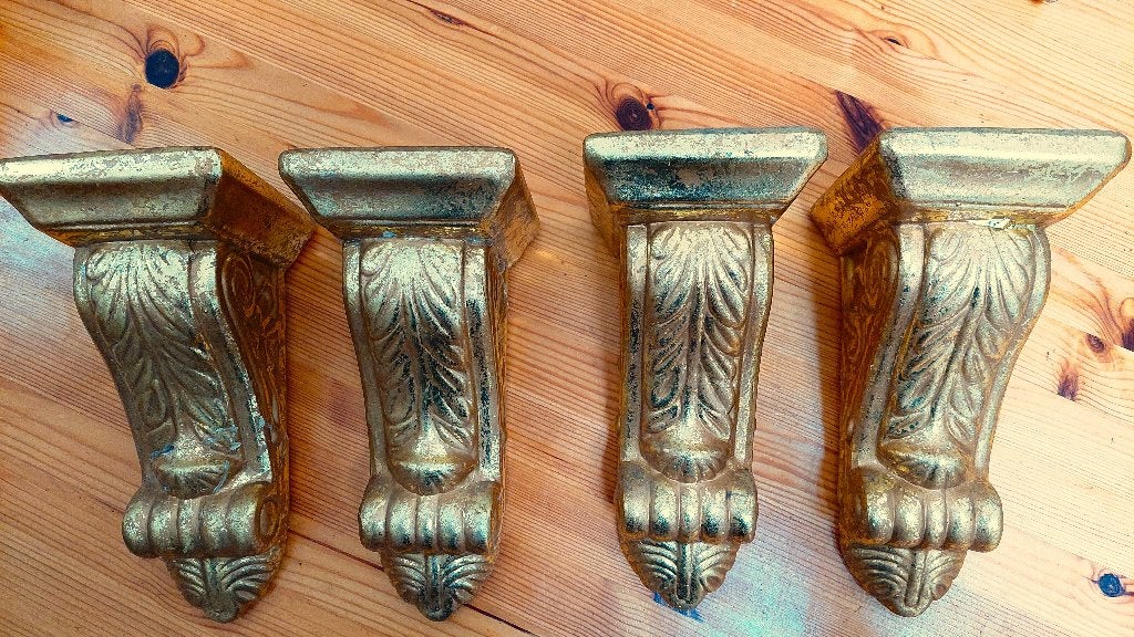 4 Gipsen consoles. Verweerd goud look., Antiek en Kunst, Ophalen