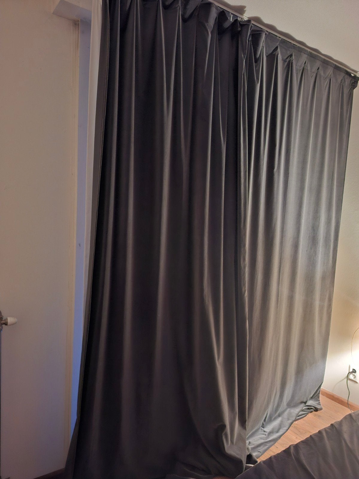 IKEA SANELA Verduisterende Gordijnen - Grijs (140x300 cm), Verduisterend, Ophalen of Verzenden, Zo goed als nieuw, Gordijn