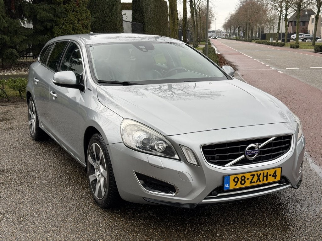 Volvo V60 2.4 D6 AWD | NAVI | TREKHAAK | PANO | LEER | STOEL, Auto's, Euro 5, 1848 kg, 11 kWh, Te koop