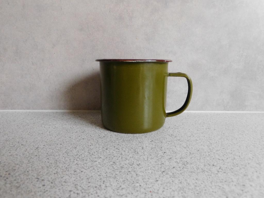 Emaille Mok 9x8 cm. Army Groen, Keramiek, Ophalen of Verzenden, Zo goed als nieuw, Overige stijlen
