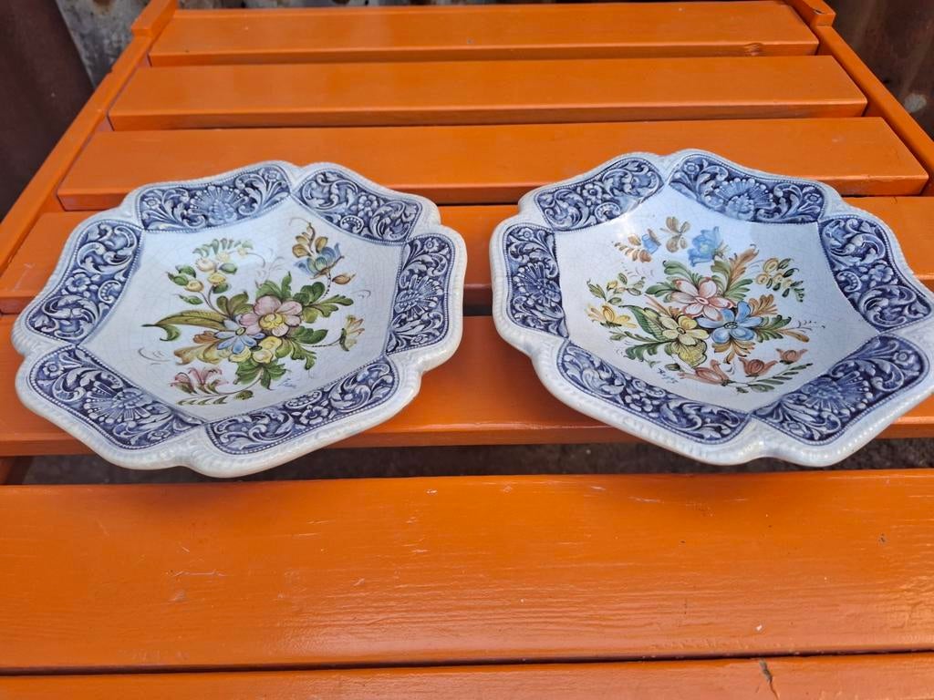 Set van 2 prachtige franse aardewerken sier borden schalen, Ophalen of Verzenden