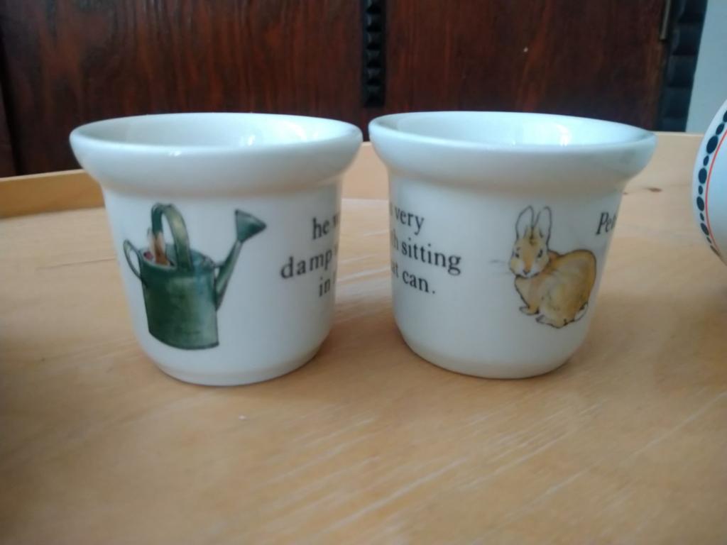 Twee eierdopjes van wedgwood Beatrix Potter, Ophalen of Verzenden, Porselein, Wedgwood, Overige typen