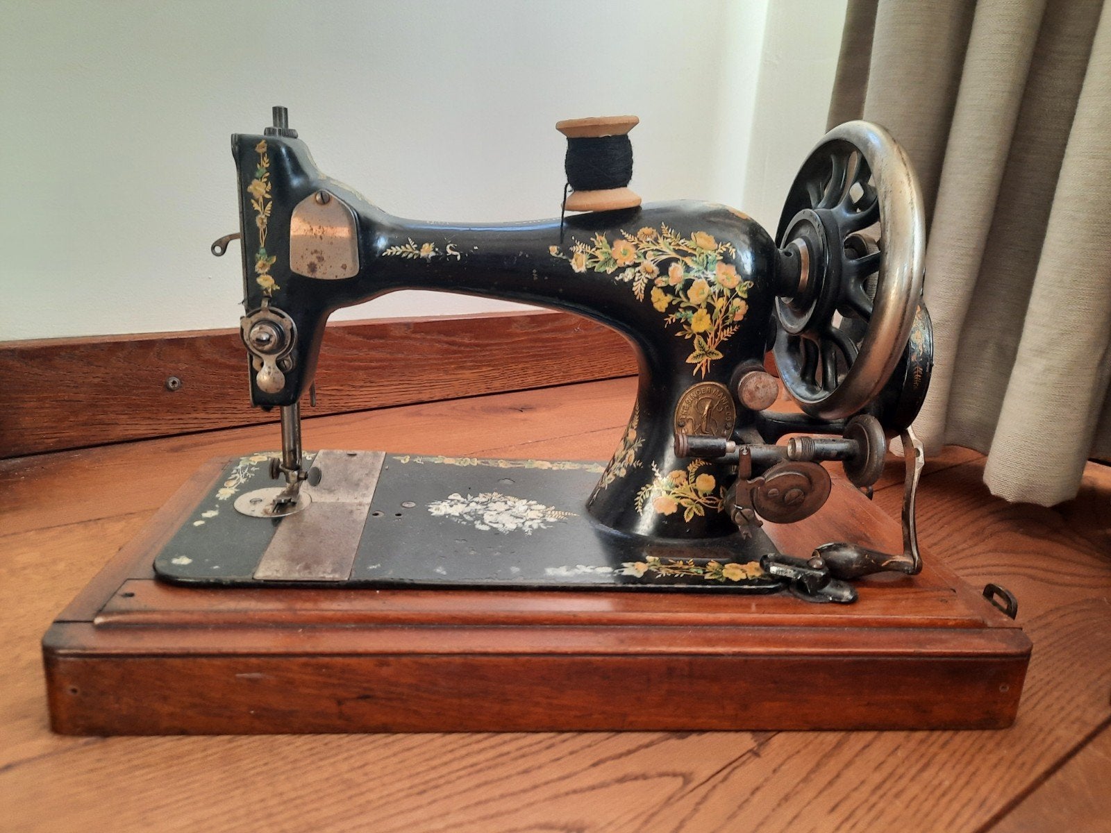 Antieke naaimachine, Antiek en Kunst, Ophalen