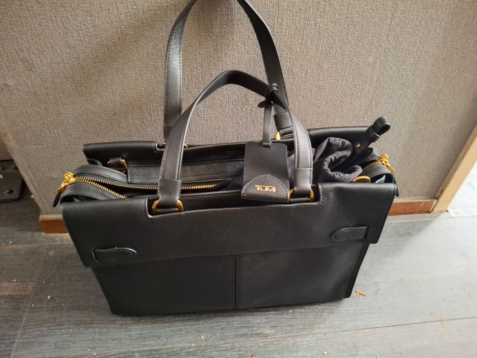 TUMI Agent Medium Tote Leren Handtas Zwart, Ophalen, Nieuw, Zwart, Handtas