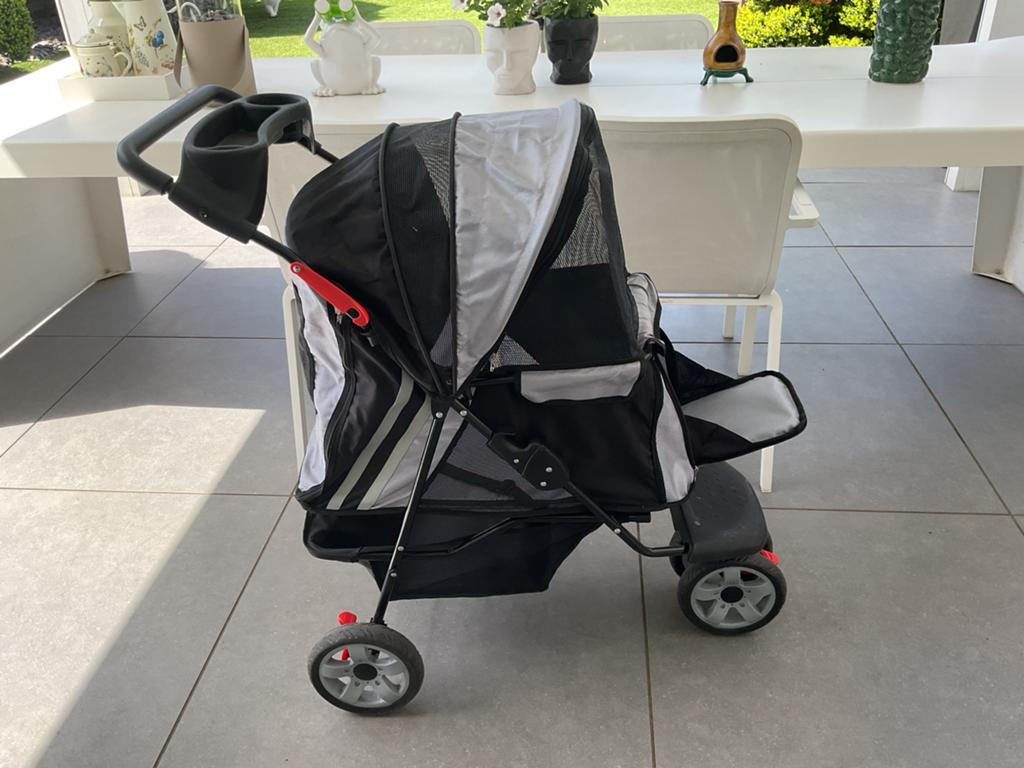 Nieuwe Innopet hondenbuggy voor 2 hondjes, Dieren en Toebehoren, Honden-accessoires, Ophalen, Zo goed als nieuw