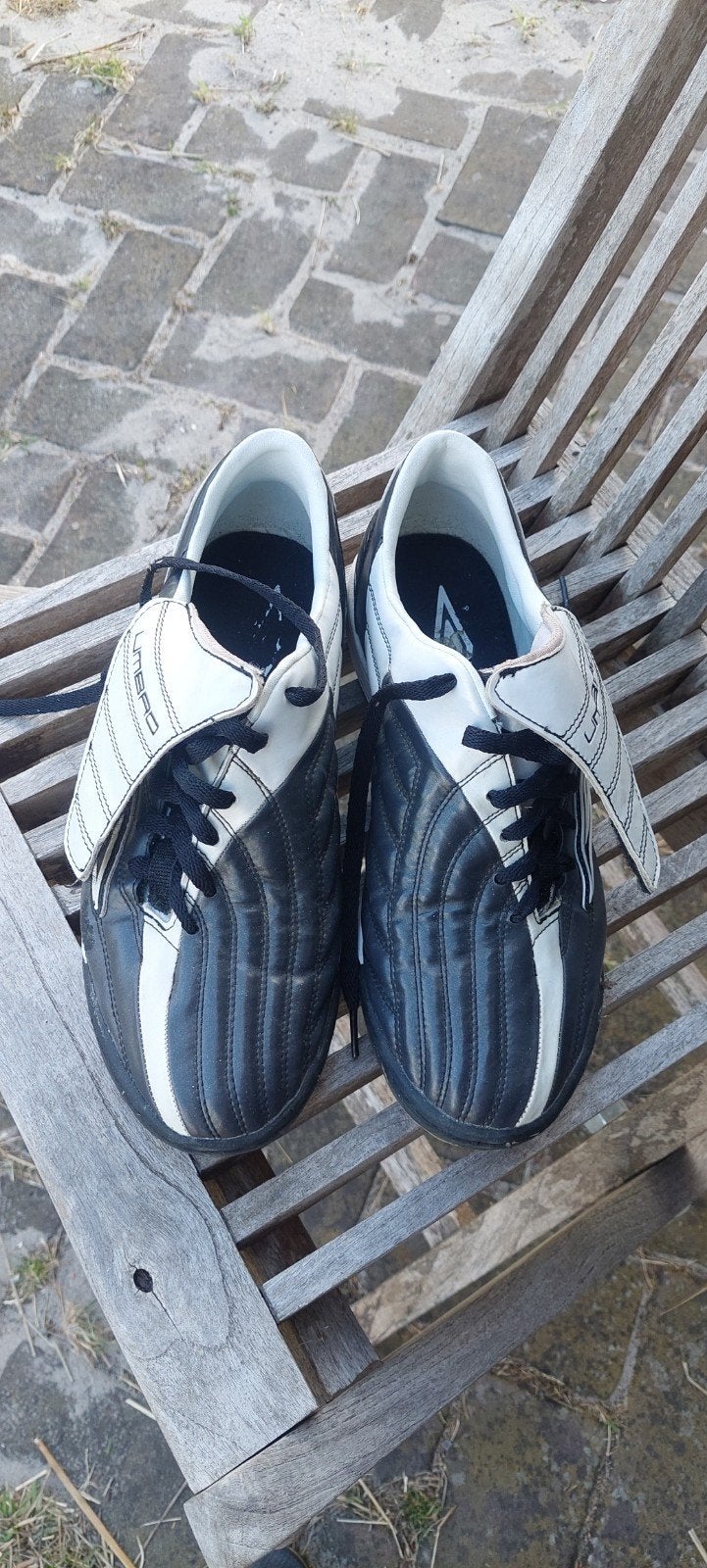 Umbro zaalvoetbalschoenen - Zwart/Wit, Maat XS of kleiner, Ophalen of Verzenden, Gebruikt, Schoenen