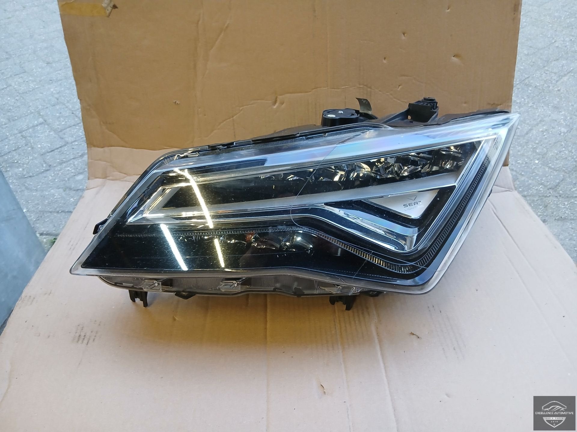 Seat Ateca 2016-2020 Vol LED Koplamp Links 576941007F, Gebruikt, Autovia A-2, Km 585 585
08760  Martorell, ES, Ophalen of Verzenden