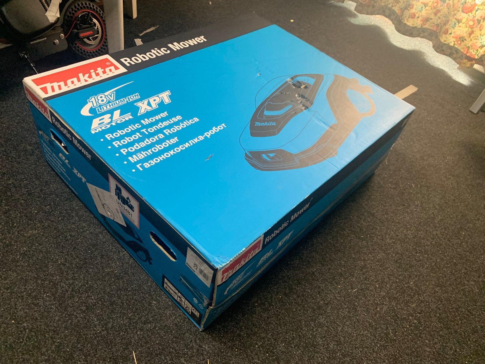 Makita robot maaier / robotmaaier RM350D , nieuw in doos !, Tuin en Terras, Grasmaaiers, Ophalen, Nieuw, Minder dan 30 cm