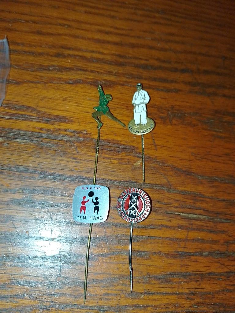 sport pins, Verzamelen, Speldjes, Pins en Buttons, Verzenden, Gebruikt, Sport, Speldje of Pin