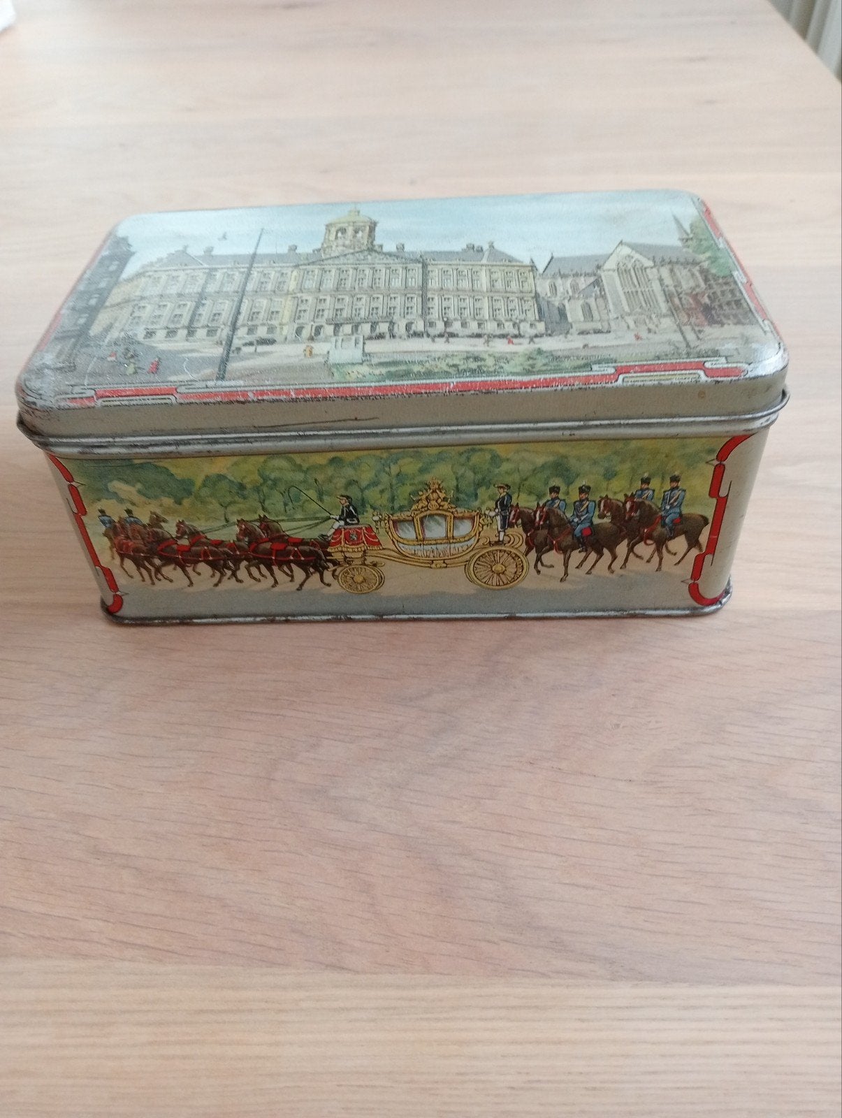 Vintage blik met paleizen en koetsen - Douwe Egberts, Verzamelen, Ophalen of Verzenden, Gebruikt, Overige, Douwe Egberts