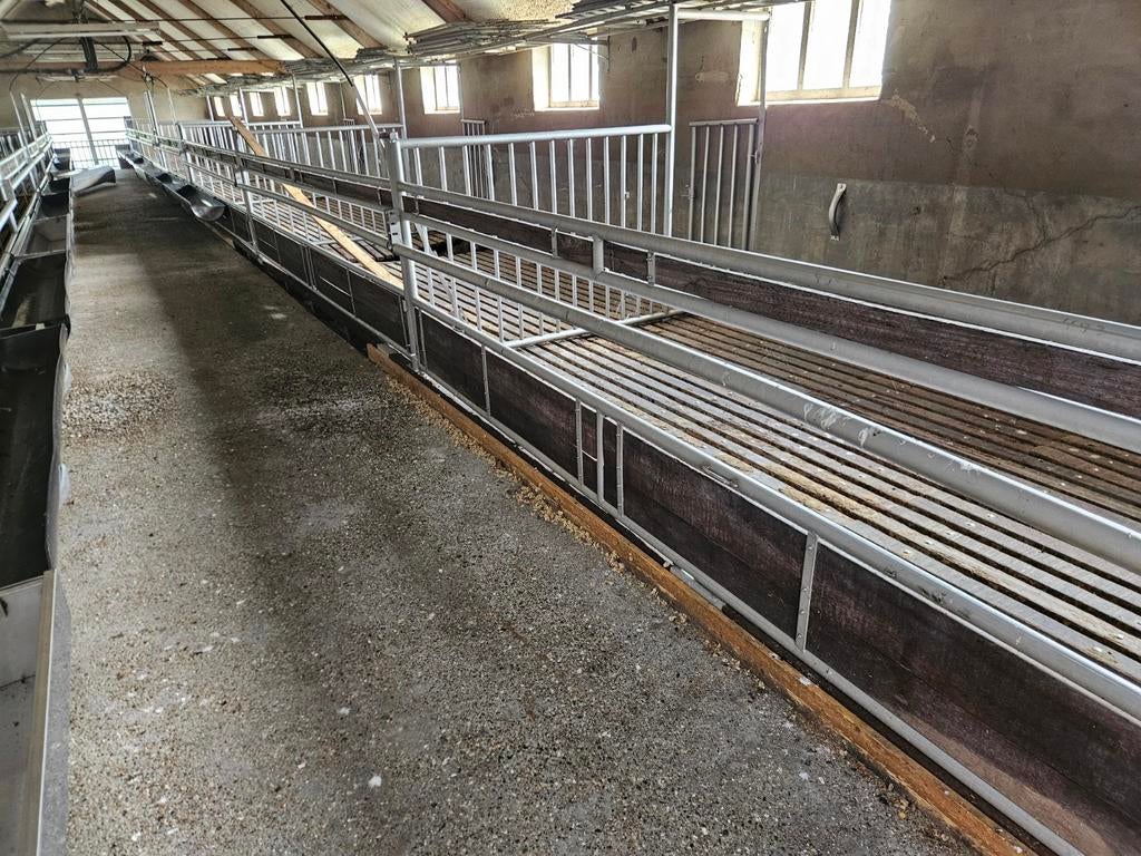Stalinrichting kalverstal, Dieren en Toebehoren